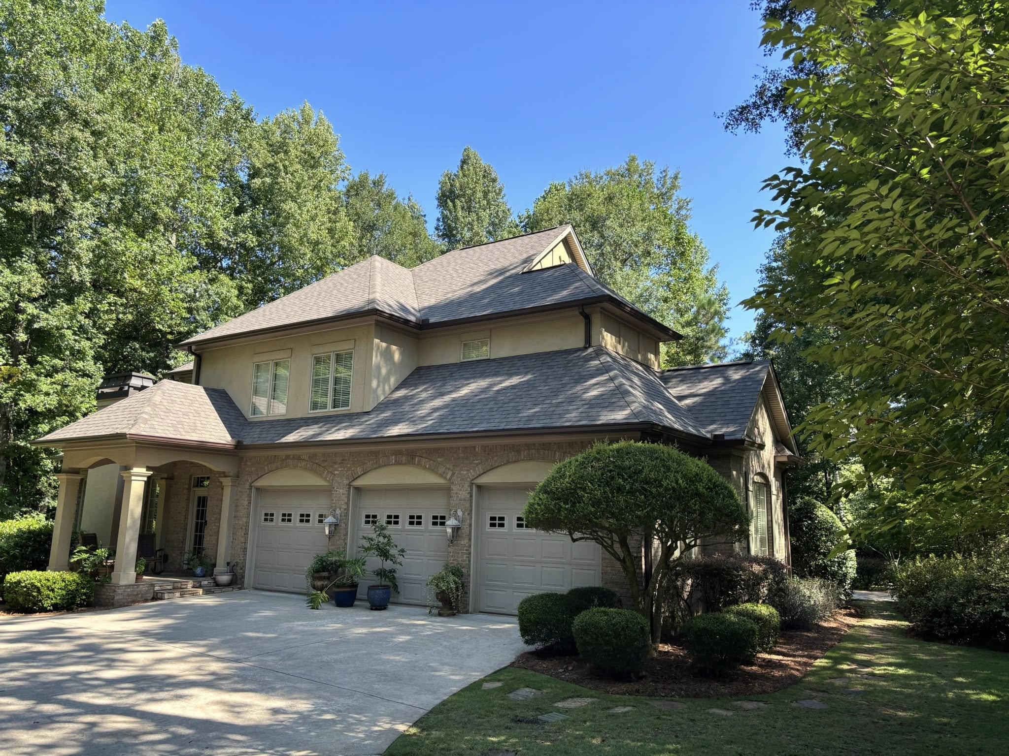 Front view of Auburn home with new architectural shingle roof